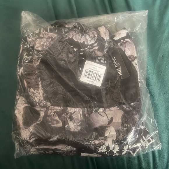 NWT Social Collision Sleepy Hollow Collage Bell Sleeve Dress Plus Size - Picture 4 of 4